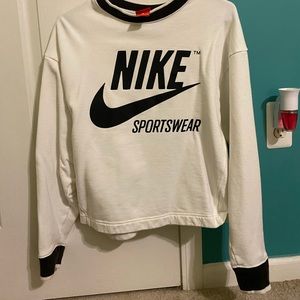 Nike sportswear pullover